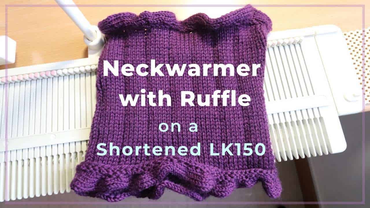 Neck warmer with ruffled edges